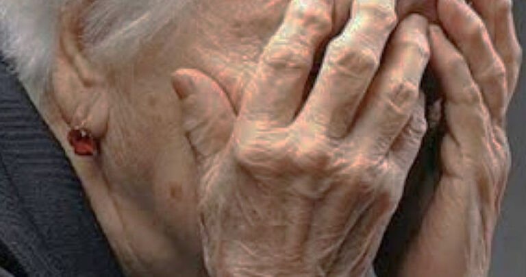 Σέρρες: Ηλικιωμένη πήγε να αυτοκτονήσει γιατί πίστεψε πως το εμβόλιο είναι χάραγμα της Αποκάλυψης