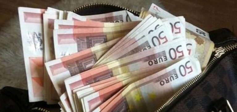 Θεσσαλονίκη: Άνεργο ζευγάρι βρήκε τσαντάκι με 15.000 ευρώ και το έδωσε στην αστυνομία