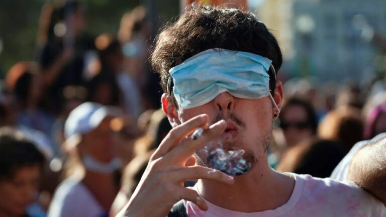 Κορωνοϊός: Η Ισπανία θα τηρήσει μητρώο με τους πολίτες που θα αρνηθούν να εμβολιαστούν