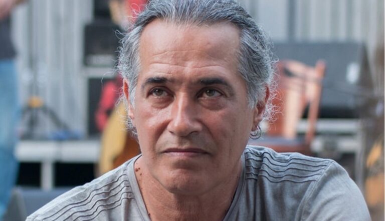 Παντελής Θαλασσινός για εμβολιασμό: «Μήπως έκαναν ένεση με φυσιολογικό ορό;»