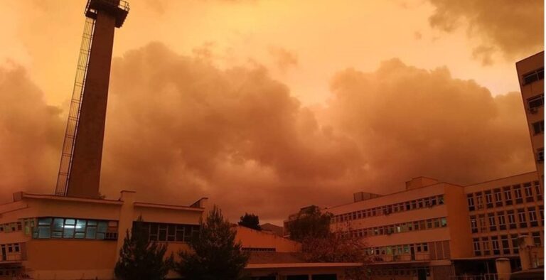 Κατακόκκινος ο ουρανός της Αθήνας, απόκοσμες εικόνες κάνουν τον γύρο του διαδικτύου