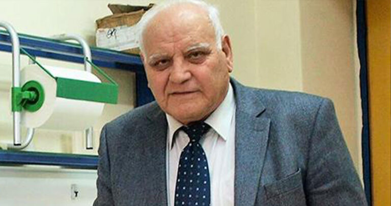 Καθηγητής Τριανταφυλλίδης προς αντιεμβολιαστές: «Μία παρενέργεια 1-2 ημερών ή 10 μέρες στη ΜΕΘ;»