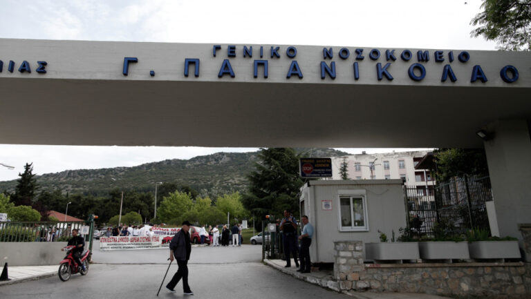 Κορωνοϊός-Θεσσαλονίκη: Πέθανε στη ΜΕΘ 37χρονη μητέρα δίπλα στο διασωληνωμένο της παιδί