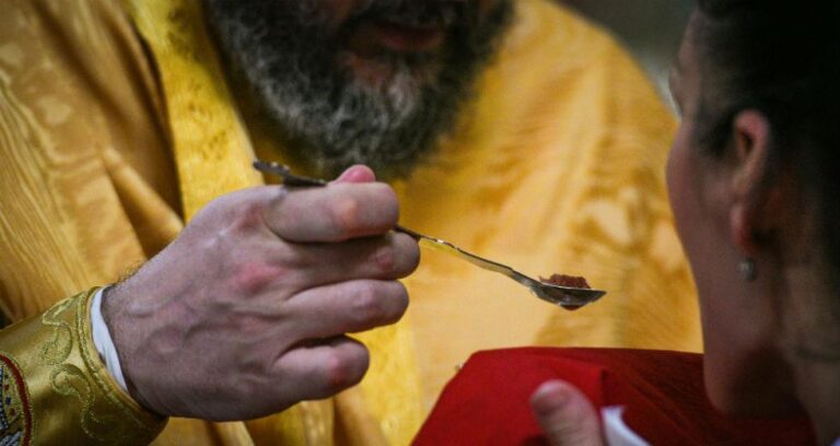 Κουταλάκι μιας χρήσης για τη Θεία Κοινωνία