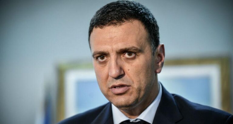 Κικίλιας: «Τo εμβόλιo θα μας δώσει πίσω τη ζωή μας»