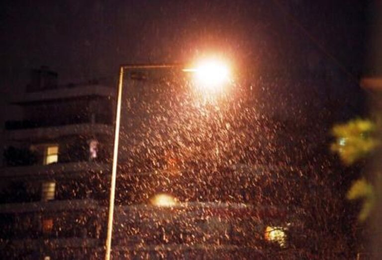 Έπεσαν οι πρώτες νιφάδες χιονιού στη Θεσσαλονίκη