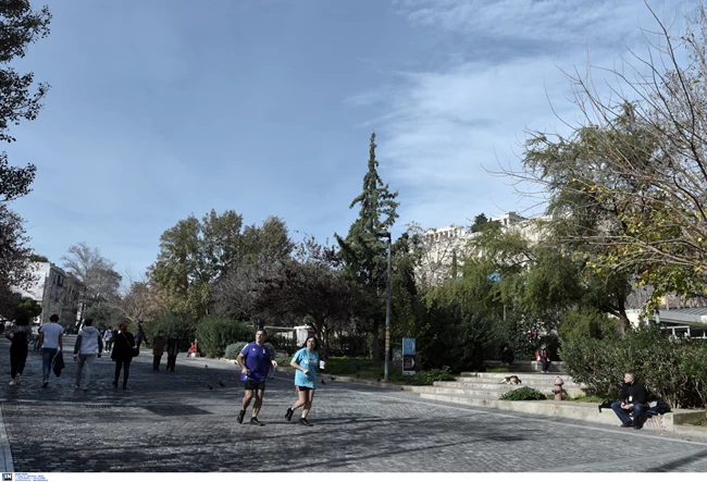 Χαμός σε παραλίες - Ο κόσμος δεν άντεξε μέσα βγήκαν όλοι για βόλτα σήμερα 10 Ακρόπολη τρεξιμο