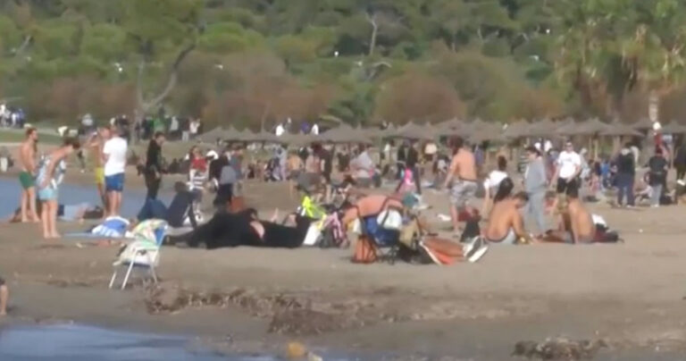 Χαμός σε παραλίες – Ο κόσμος δεν άντεξε μέσα βγήκαν όλοι για βόλτα σήμερα