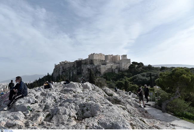 Χαμός σε παραλίες - Ο κόσμος δεν άντεξε μέσα βγήκαν όλοι για βόλτα σήμερα 12 Φιλοπάππου