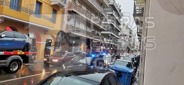 Πάτρα: Επεισοδιακή προσαγωγή του Λάκη Γαβαλά στο κέντρο της πόλης - ΔΕΙΤΕ ΦΩΤΟ