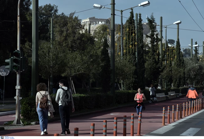 Χαμός σε παραλίες - Ο κόσμος δεν άντεξε μέσα βγήκαν όλοι για βόλτα σήμερα 11 Ζάππειο