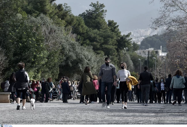 Χαμός σε παραλίες - Ο κόσμος δεν άντεξε μέσα βγήκαν όλοι για βόλτα σήμερα 9 ακροπολη