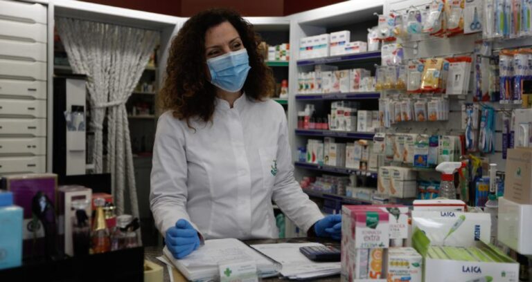 Αποκλείονται από τον εμβολιασμό κατά του κορωνοϊού οι φαρμακοποιοί