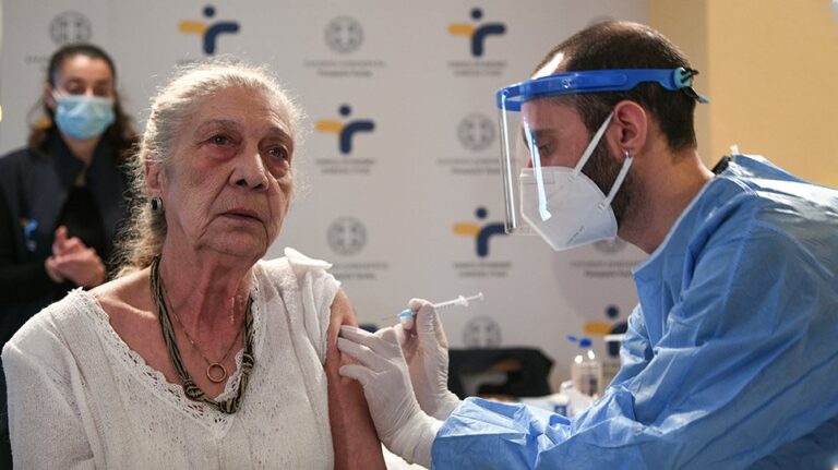 Εμβολιασμός στην Ελλάδα: Έσπασε το φράγμα των 100.000 τα ραντεβού