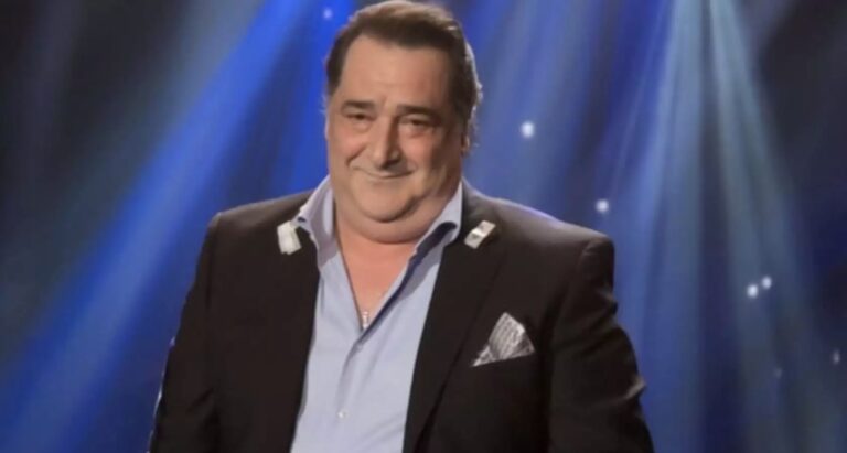 «Πανικός» στα social με το νέο look του Βασίλη Καρρά -Άφησε μούσι