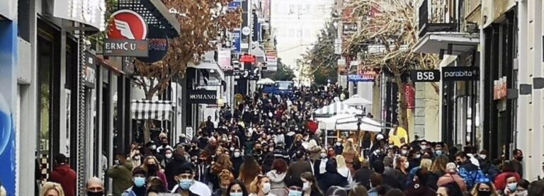 Χαμός και σήμερα στα μαγαζιά – Δείτε τι γίνεται σε Ερμού και εμπορικά κέντρα