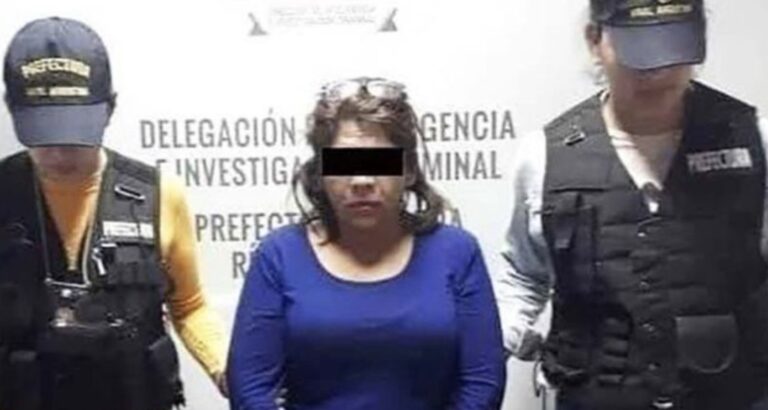 Μαχαίρωσε τον άντρα της γιατί τον είδε σε παλιά φωτογραφία με νεότερη γυναίκα ενώ ήταν η ίδια