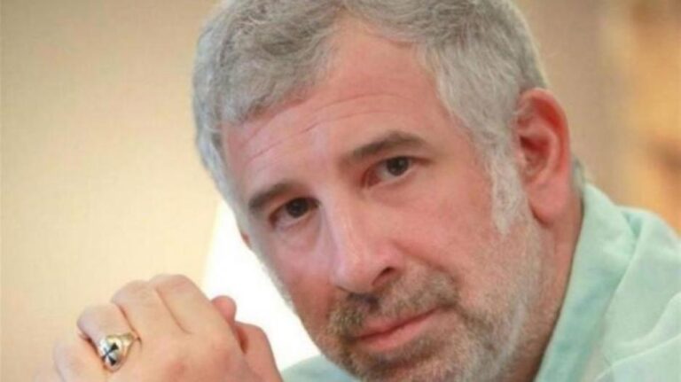 Με ψυχοφάρμακα ο Φιλιππίδης – Απομονωμένος σε ένα δωμάτιο ντρέπεται να αντικρύσει τον γιο του