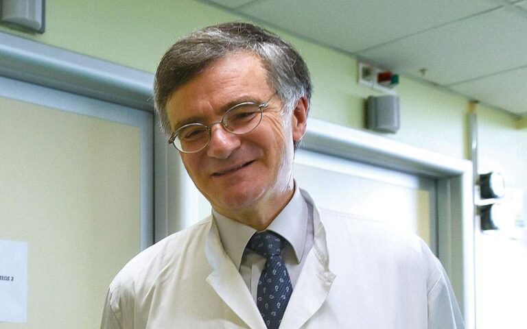 Τσιόδρας: «8.000 ενεργά κρούσματα στην Αττική – Τα παιδιά μεταδίδουν τον κορωνοϊό»