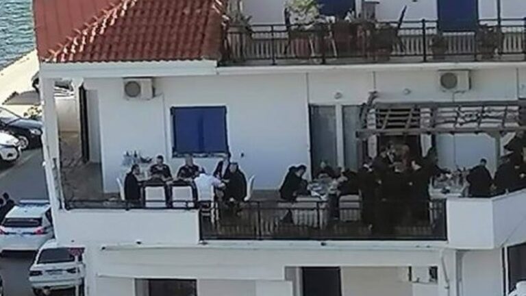 Αντιδράσεις για το γεύμα του πρωθυπουργού σε βεράντα βουλευτή στην Ικαρία
