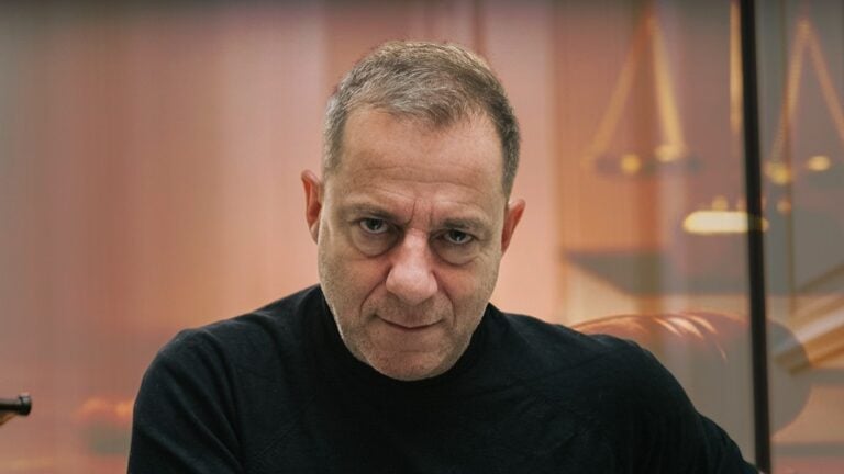 Νέα μαρτυρία-σοκ για Λιγνάδη: «Με πήγε σε ξενοδοχείο -Είσαι ένα λουλούδι άσε με να σε κόψω πριν μαραθείς»