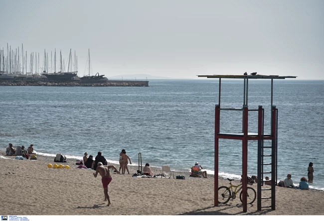 Οι Αθηναίοι έστειλαν μήνυμα «Πάμε στο Φάληρο»: Όλοι στην παραλία παρά την παράταση του lockdown 3 Φάληρο 4