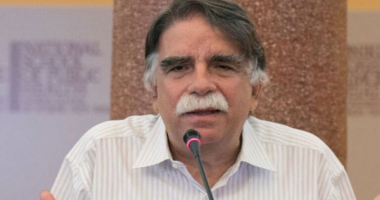 Βατόπουλος: «Πρέπει να ελέγχουμε πόσες ώρες βγαίνει ο καθένας από το σπίτι του»