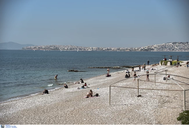 Οι Αθηναίοι έστειλαν μήνυμα «Πάμε στο Φάληρο»: Όλοι στην παραλία παρά την παράταση του lockdown 4 Φάληρο 5