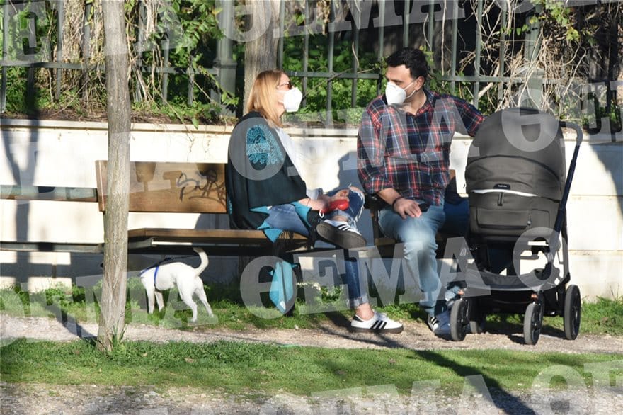 Βασίλης Κικίλιας - Τζένη Μπαλατσινού: Βόλτα στο Ζάππειο με τον νεογέννητο γιο τους 2 balatsinou-kikilias-2_2