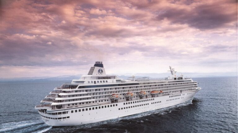 Με «διαβατήριο» εμβολιασμού οι κρουαζιέρες το 2021