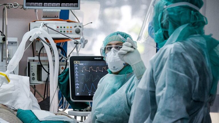 Τρομάζουν οι νέες μεταλλάξεις και φέρνουν σενάριο για lockdown τύπου Μαρτίου