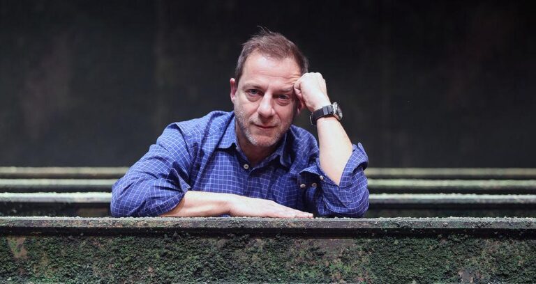 Μαρτυρία φοιτήτριας για Λιγνάδη: «Τον έβλεπα να αuνανίζεται μέσα στην αίθουσα»