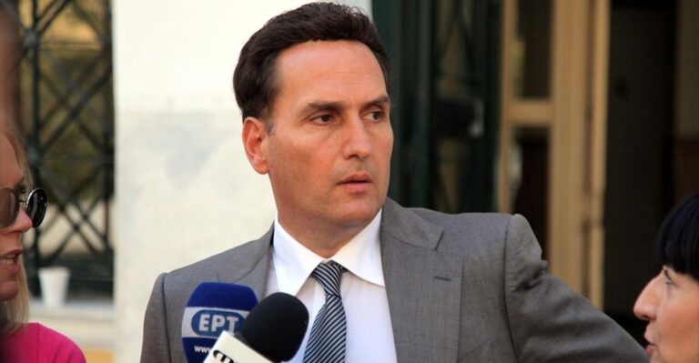 Δημητρακόπουλος: «Το να κάνεις σεξ με 15χρονα παιδιά δεν είναι αδίκημα»