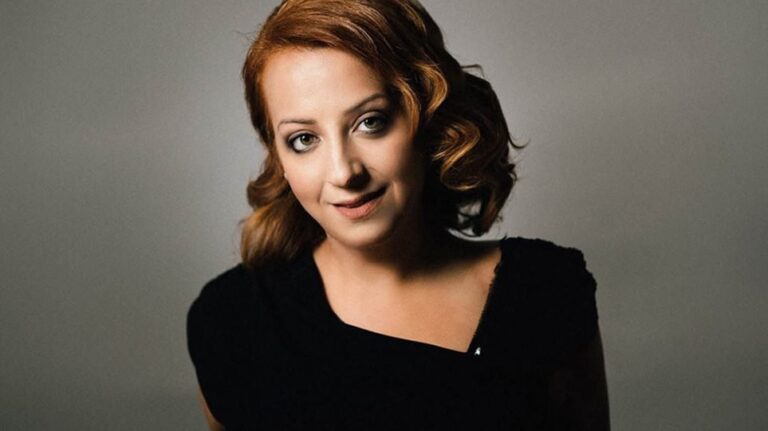 Η Λυδία Σέρβου αποκάλυψε τον συνθέτη που την κυνηγούσε γυμνός στα 15 της