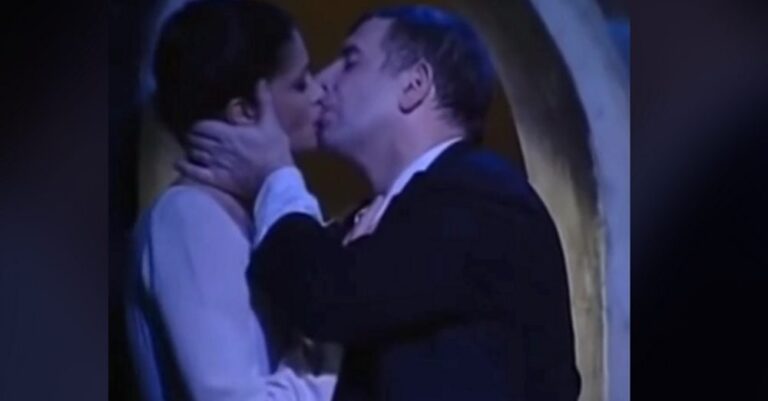 Πέτρος Φιλιππίδης: Το βίντεο με τα φιλιά που είχε ανταλλάξει επί σκηνής με την Άννα Μαρία Παπαχαραλάμπους