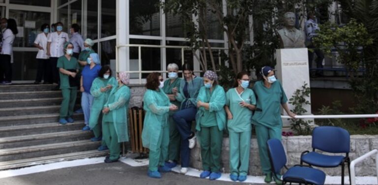 Γιατροί αρνητές του εμβολίου – Δεν μπορούν να τους υποχρεώσουν, αλλά μπορούν να τους απαγορεύσουν να βλέπουν ασθενείς