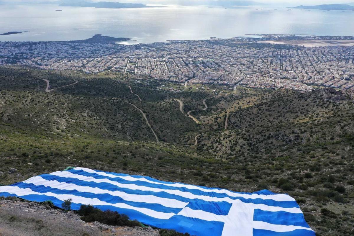 25η Μαρτίου: Στο πιο ψηλό σημείο του Υμηττού η ελληνική σημαία 1 163107796 4380653211950183 8995819346998392262 o
