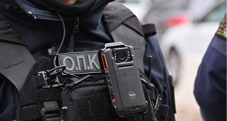 Βγήκαν στους δρόμους οι αστυνομικοί με τις σωματικές κάμερες: Εικόνες από την παρουσίαση