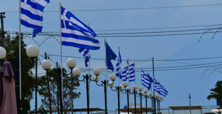 Κάλεσμα να ψαλεί ο Εθνικός Ύμνος από τα μπαλκόνια την 25η Μαρτίου