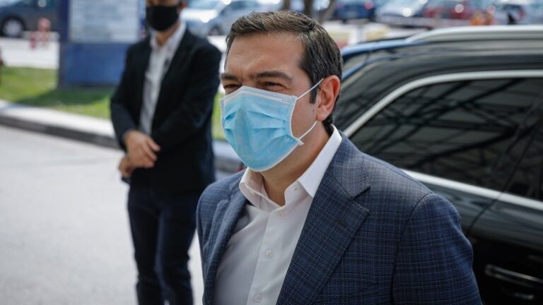 Τσίπρας: «Καλώ τον Μητσοτάκη να βρει ουσιαστικές λύσεις για την πανδημία»