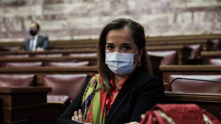 Θανατηφόρο τροχαίο έξω από τη Βουλή: Οργισμένες αντιδράσεις για την καθυστερημένη αντίδραση της Ν. Μπακογιάννη