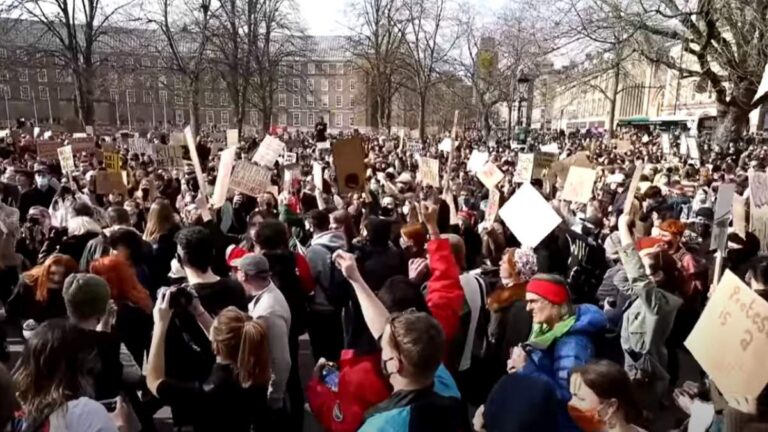 Αγγλία: Μαζική και επεισοδιακή διαδήλωση στο Μπρίστολ κατά του νομοσχεδίου ενίσχυσης της καταστολής