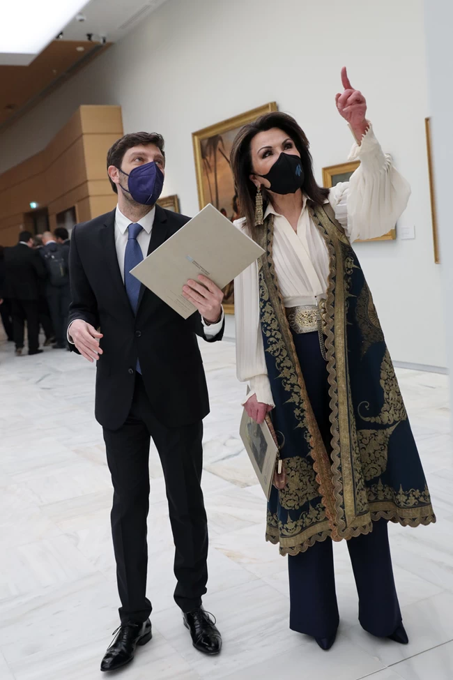 Με αυθεντικό ηπειρώτικο πιρπιρί και χρυσή πόρπη η Γιάννα Αγγελοπούλου στην Εθνική Πινακοθήκη 5 γιαννα