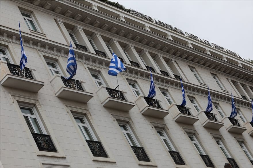 25η Μαρτίου: Εντυπωσιακές εικόνες με 200 σημαίες που κυματίζουν στο Σύνταγμα 3 5267947