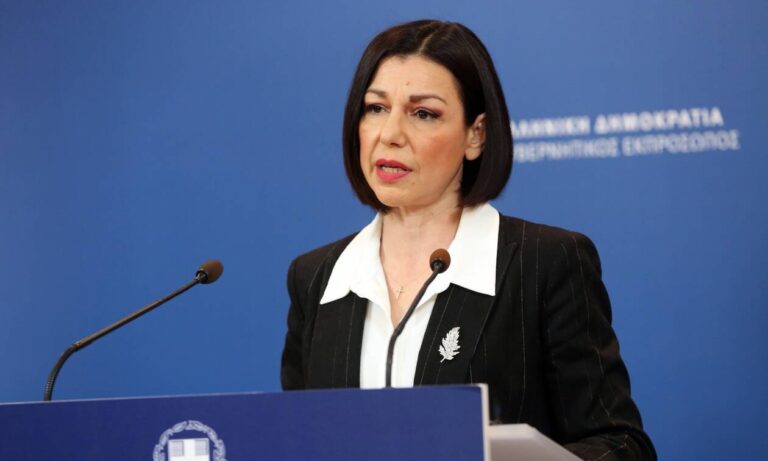 Πελώνη: «Δεν είπε κανείς ότι βγαίνουμε απ’ το lockdown»