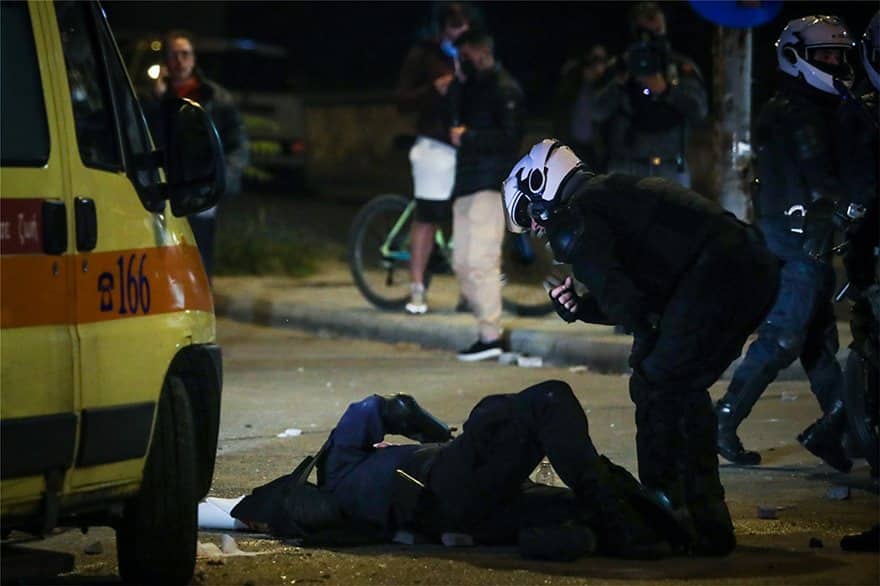 Νέα Σμύρνη -Τα πρώτα λόγια του τραυματία αστυνομικού: «Είμαι καλά, θα αντέξω» 2 astynomikostraumatias__2_