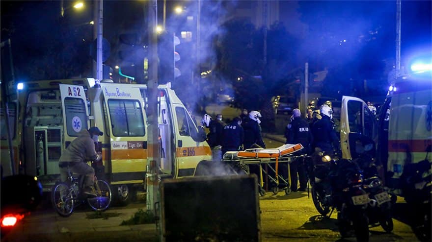 Νέα Σμύρνη -Τα πρώτα λόγια του τραυματία αστυνομικού: «Είμαι καλά, θα αντέξω» 3 astynomikostraumatias__3_