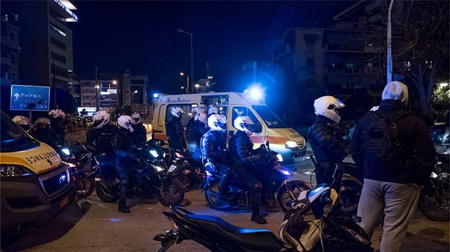 Νέα Σμύρνη -Τα πρώτα λόγια του τραυματία αστυνομικού: «Είμαι καλά, θα αντέξω» 7 astynomikostraumatias__7_