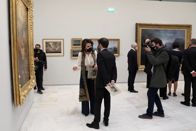 Με αυθεντικό ηπειρώτικο πιρπιρί και χρυσή πόρπη η Γιάννα Αγγελοπούλου στην Εθνική Πινακοθήκη 3 γιαννα