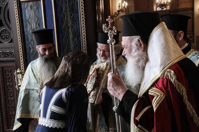 Οι γιοι και οι νύφες της Γιάννας Αγγελοπούλου στα «θεωρεία» της Μεγάλης Βρεταννίας 11 Γιάννα